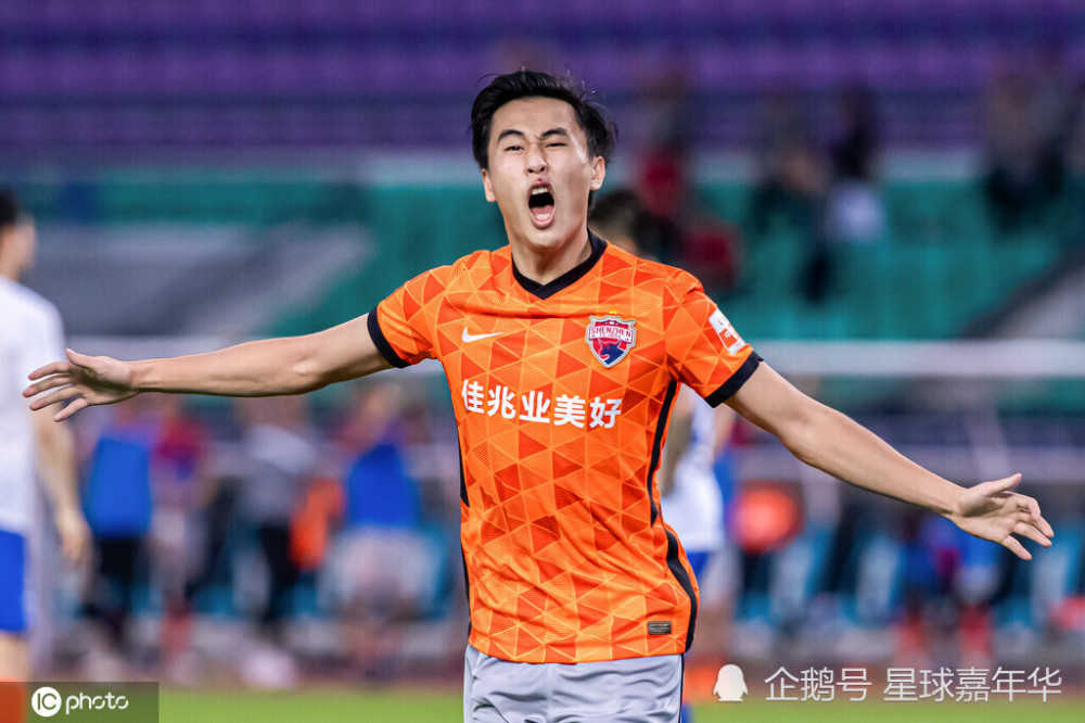  穆西亚拉梅开二度登顶射手榜首  