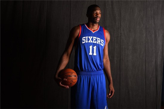  恩比德赛季报销，76人冲击总冠军蒙阴影  