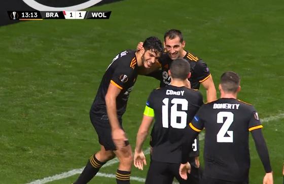  门兴格拉德巴赫客场韧性十足，逼平莱比锡抢占先机  