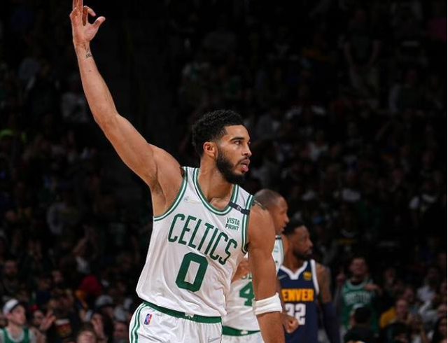  约基奇全能发挥掘金主场击败凯尔特人